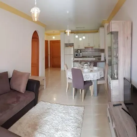 Ocean View Close To With Pool & Wifi דירה